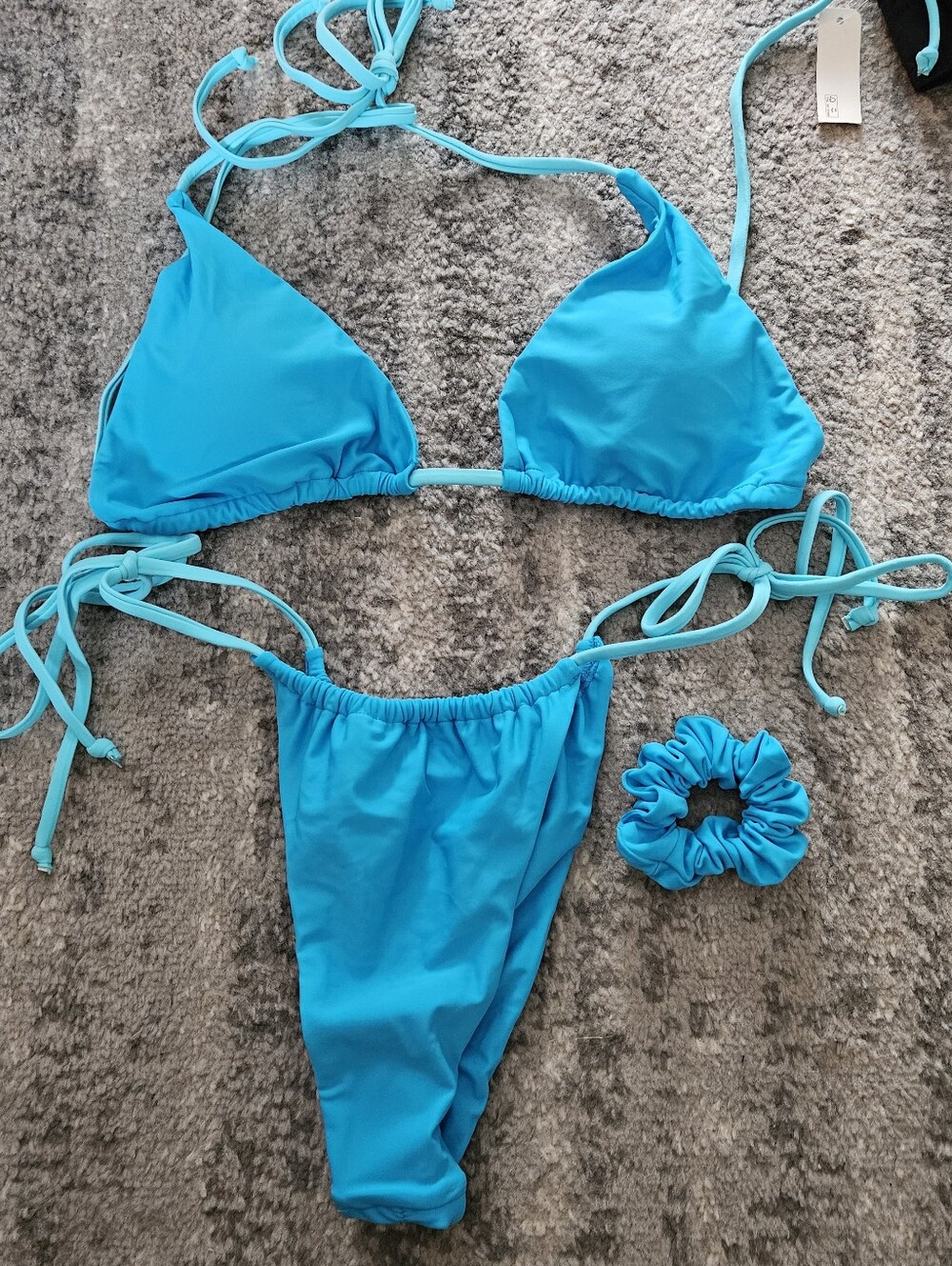 NWT Turquois Blue String Bikini Set With Matching Scrunchie, Size Large